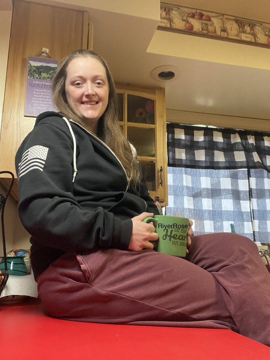RiverRose_29's tweet photo. Come join me on the counter!😋
#thursdaymorning #CoffeeLover #milf #onlyfans_girl #onlyfans #onlyfansmilf https://t.co/J5kl4c3rqZ