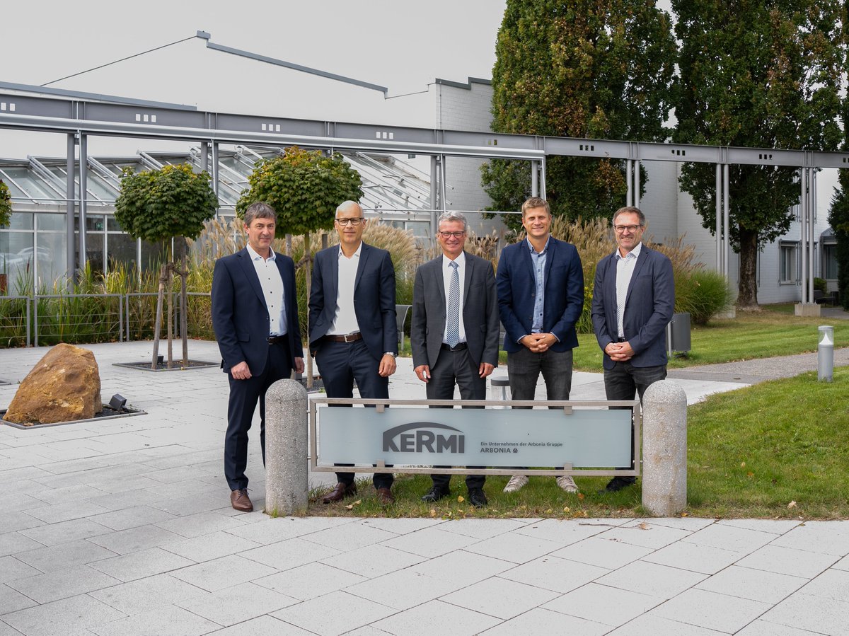 Bei einem Besuch an unserem Hauptstandort Plattling überzeugte sich Landrat Bernd Sibler (Mitte) davon, dass mit #Kermi ein Unternehmen im Landkreis Deggendorf ansässig ist, das durch seine zukunftsfähige Produktpalette aktiv zur Mitgestaltung der Energiewende beiträgt. 💪💚