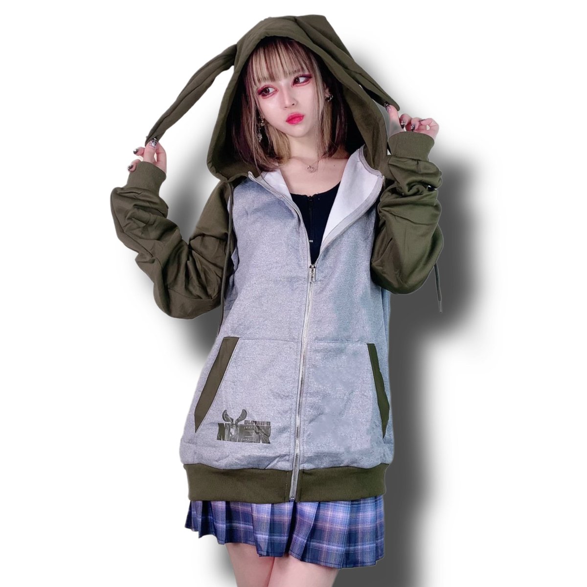 NieR_tokyo's tweet photo. 🎁本日〆切プレゼント企画🎁

うさ耳防寒内側フリース
バイカラーZIP OUTER【KHAKI】

🎁3名様にプレゼント🎁

ユニセックスアイテムです🐰

◼応募方法
フォロー(@NieR_tokyo) &amp; RT
◼締切〆  本日24時

※鍵垢の方も対象内です。

是非ご参加ください🙇‍♂️🙇‍♀️ https://t.co/sB2e4282Wo