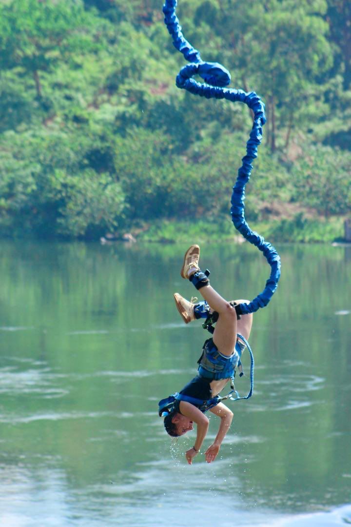 brendah_ape's tweet image. Yearning for an adrenaline rush during your safari, Bungee jumping and White water rafting are the most popular adventure activities in Jinja. Adrenaline junkies, Let's plan your next adventure safari together. lushafricasafaris.com 
#ThisIsUg
#Africa
📸 Bungee Jump Uganda