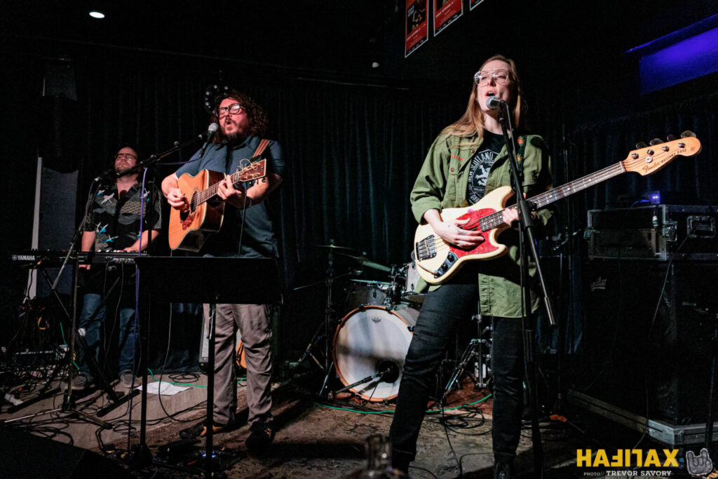 For Trev, it was another unbelievable night of the Halifax Urban Folk Festival at the Carleton. His review and photos of Bobby Bare Jr and The Halifax All Star band:

halifaxbloggers.ca/hafilax/2023/1…

#music #livemusic #review #photos #HUFF23 @HAFILAXtweets <a href="/HUFFhalifax/">HUFF</a> <a href="/BOBBYBAREJR/">BOBBY BARE JR</a>