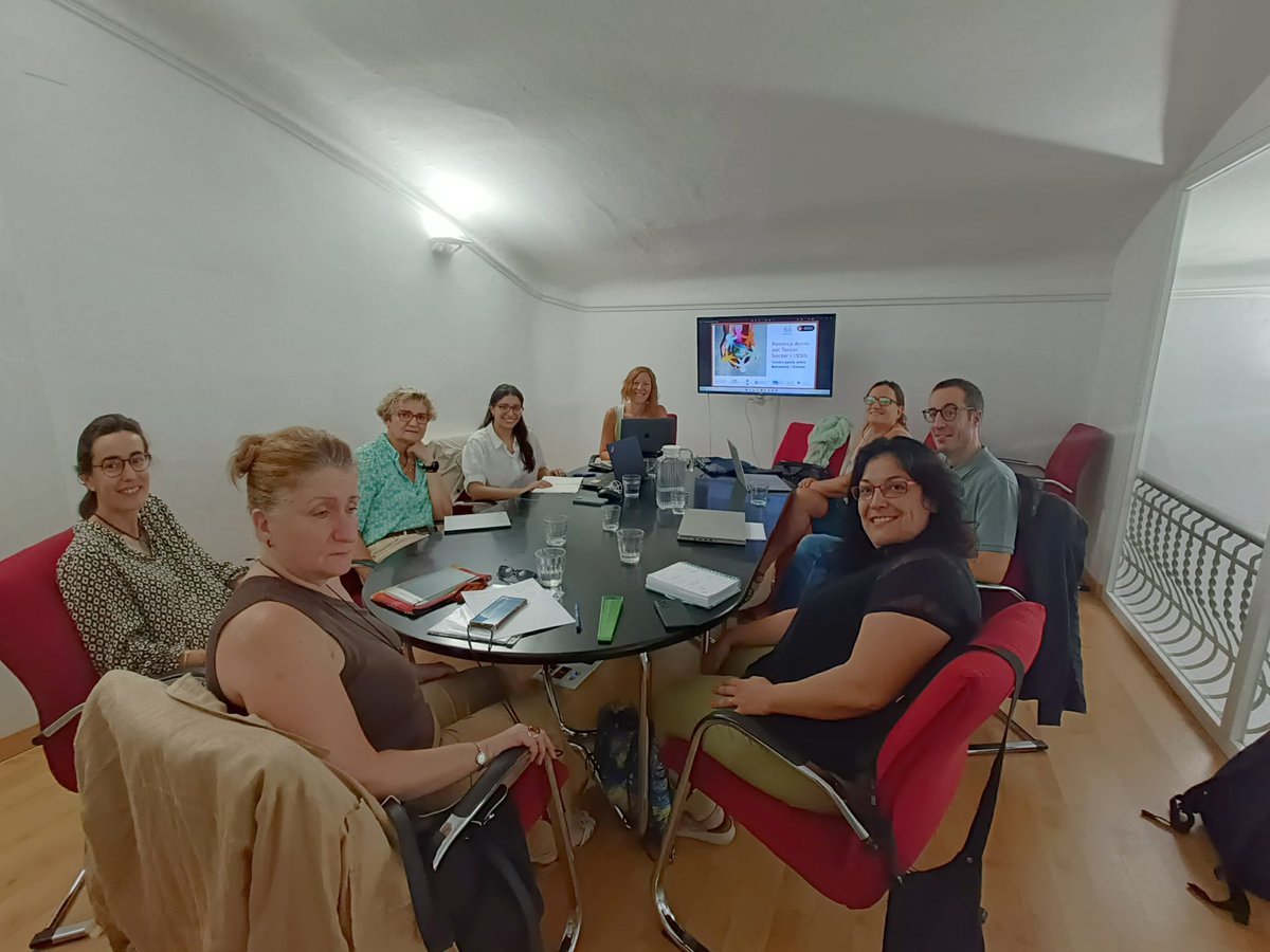 SBCBarcelona's tweet photo. Avui ens hem reunit per treballar en el Projecte de Recerca-Acció pel Tercer Sector i l'ESS que fem en col·laboració amb una xarxa d'universitats catalanes 🙌 https://t.co/VZMGt65xv1