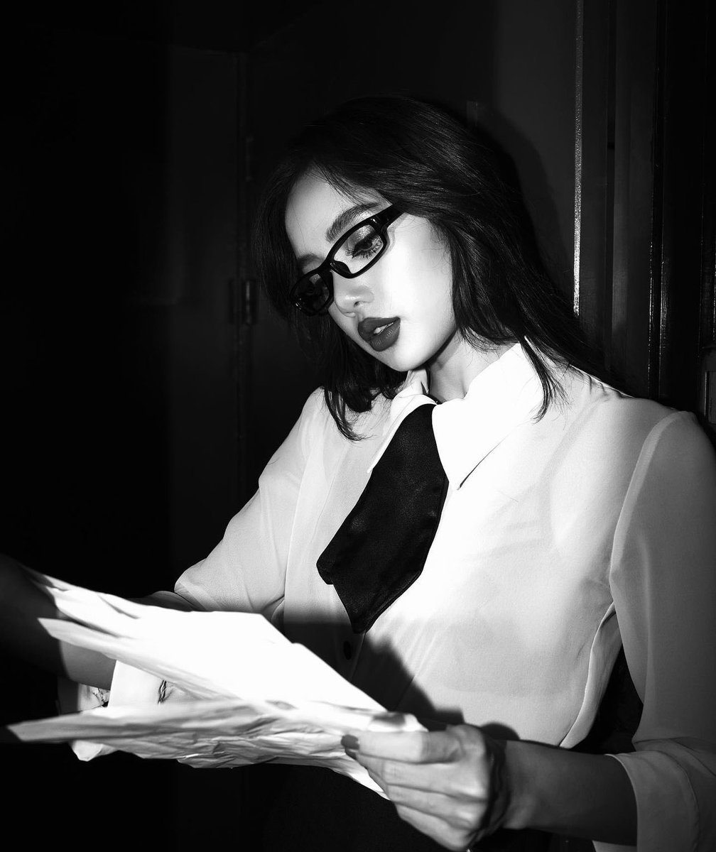 Your grades are failing - Miss Lisa is too strict. See you tomorrow! 

#LISA #LALISA #BLACKPINK