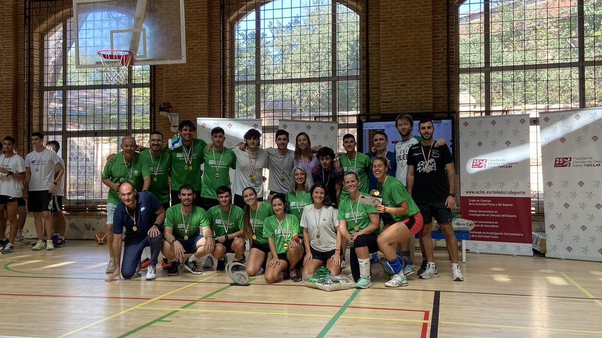 FACDEPORTEUCLM's tweet photo. XXV Aniversario  @FACDEPORTEUCLM 

Jornada 4 de competiciones multideporte 

Día de finales de todas las modalidades 
Gran participación de todos los equipos

Premios
2°A, 3°A, y el grupo de profesores, becarios y estudiantes del máster

Comida de convivencia

# SOMOS MOVIMIENTO https://t.co/nNW2B7WYWw