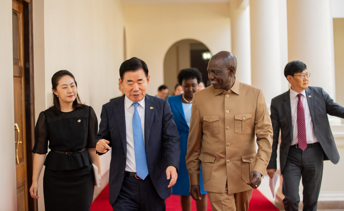 WilliamsRuto's tweet photo. Vibrant trade is key to enhancing relations between Kenya and South Korea. In appreciation of this, we have introduced a broader variety of exports — including cut flowers, coffee, tea and fresh produce — to Korea to address the current trade deficit, boost our foreign exchange earnings and spur growth.