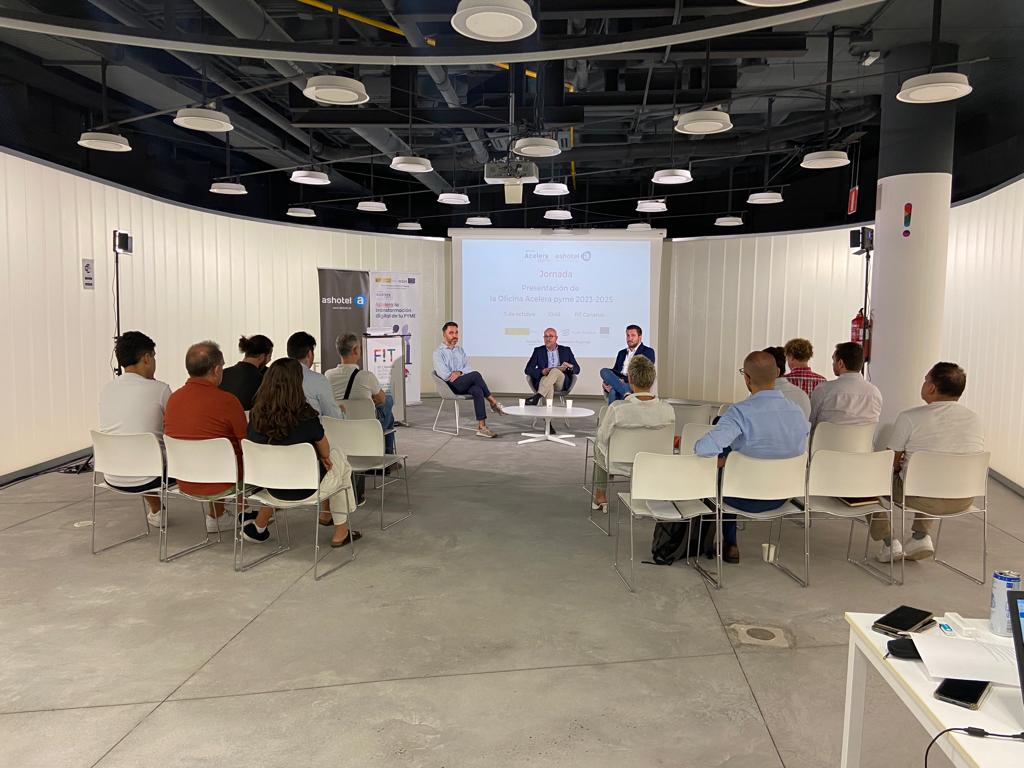 planb_group's tweet photo. 📸 Hoy hemos asistido a la inauguración de la #OApyme de @Ashotel
Entre las novedades presentadas, celebramos las nuevas iniciativas que hará la entidad hasta 2025 para la #TransformaciónDigital de las empresas canarias
📲Preinscríbete aquí: https://t.co/mlrAcBTpQL
#BePlanB https://t.co/zS5zGoYDya