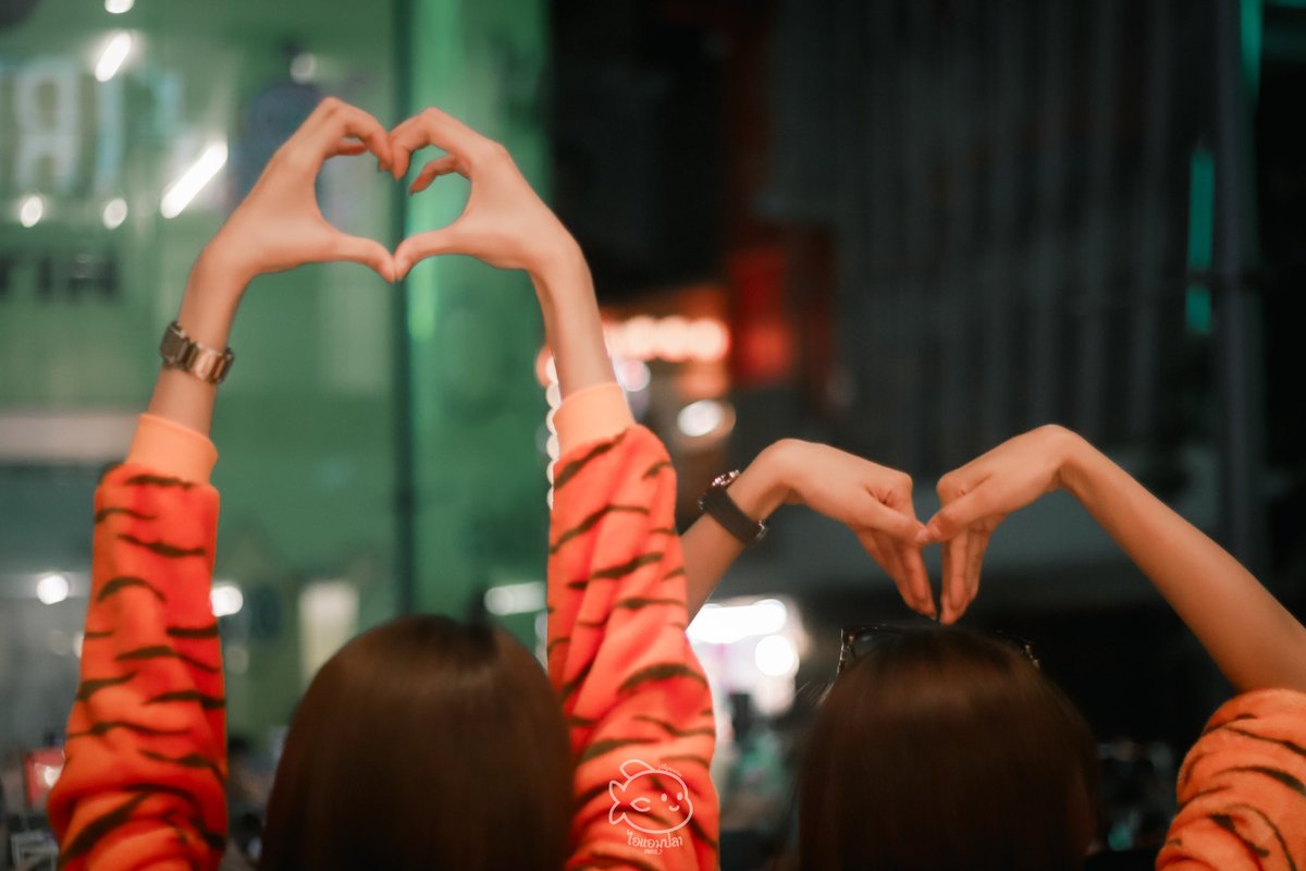 taesic_namtan's tweet photo. จะหัวใจทรงไหน มันก็คือความรักที่เขาสองคนมีให้แฟนคลับมากถึงมากที่สุด 🫂🤍 

#FIRETIGERxENGLOT https://t.co/0M4Q7Z0P2A