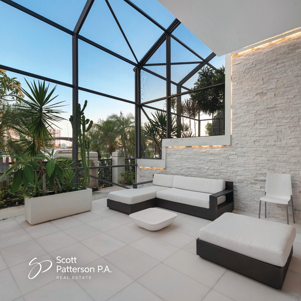 Enjoy stunning marina views directly from your waterfront Townhome in Aventura. Charming property is nestled in the desirable gated community of Portsview, boasting a spacious remodeled interior, a private garage, and impact windows and doors.

l8r.it/WOPO

#aventura