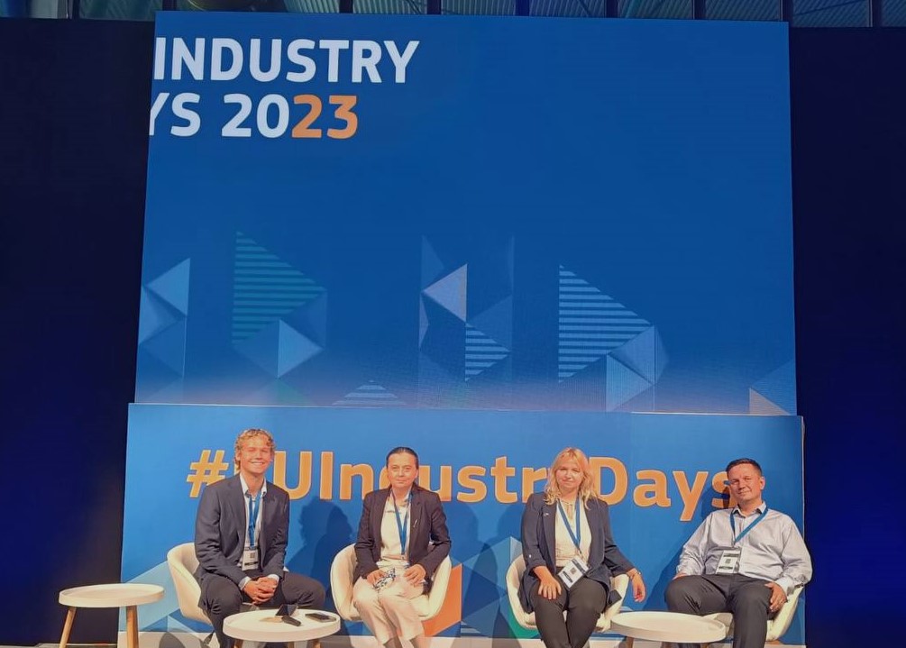 BlockStand.eu tweet media