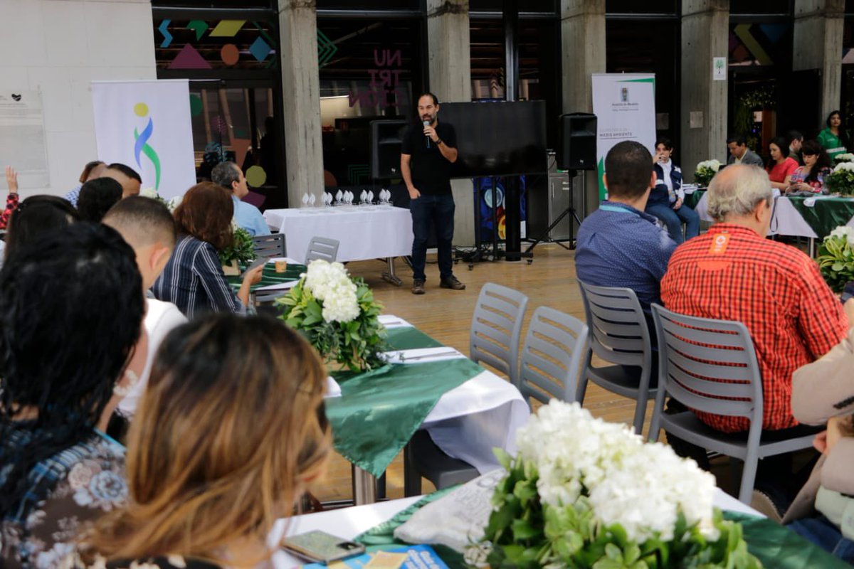 VanesAlvarez89's tweet image. En la Semana de la #Ecociudad 
reconocemos la labor de los 11 comités que hacen parte del Sistema de Gestión Ambiental de Medellín #SIGAM
Muchas gracias por su labor en el cuidado del #MedioAmbiente.