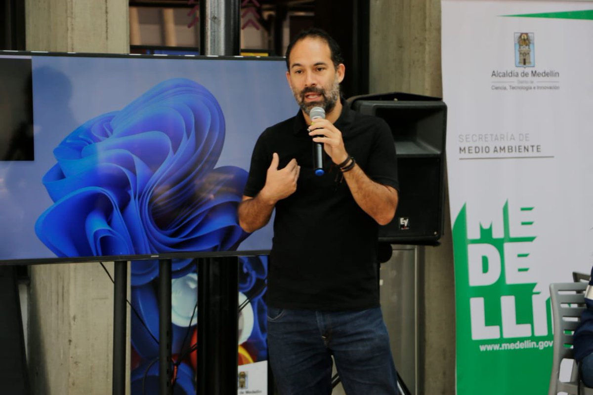 VanesAlvarez89's tweet image. En la Semana de la #Ecociudad 
reconocemos la labor de los 11 comités que hacen parte del Sistema de Gestión Ambiental de Medellín #SIGAM
Muchas gracias por su labor en el cuidado del #MedioAmbiente.