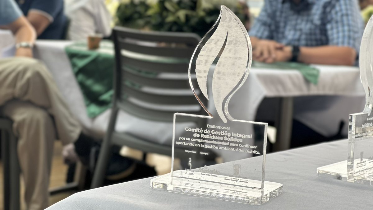 VanesAlvarez89's tweet image. En la Semana de la #Ecociudad 
reconocemos la labor de los 11 comités que hacen parte del Sistema de Gestión Ambiental de Medellín #SIGAM
Muchas gracias por su labor en el cuidado del #MedioAmbiente.