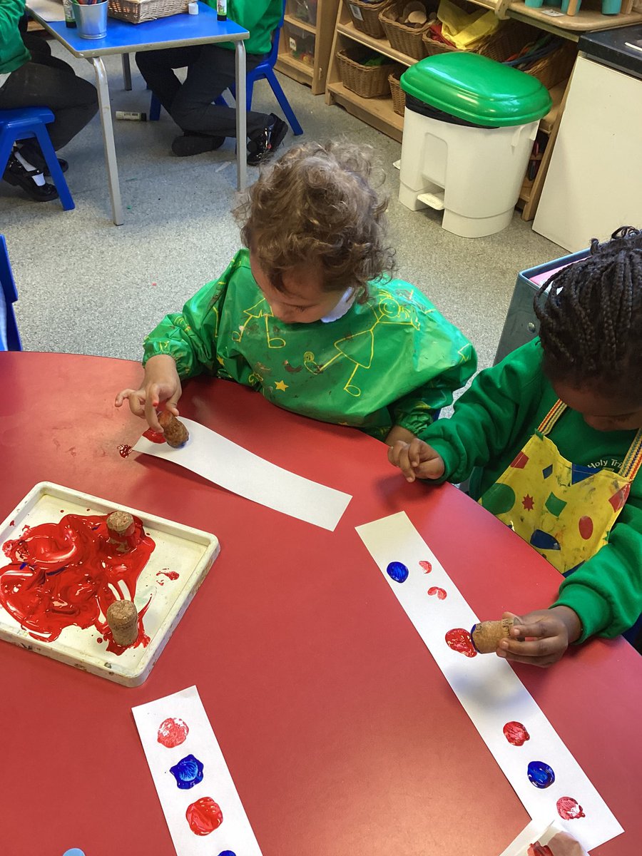 HtReception's tweet photo. Lets...make a pattern! Pegasus class have been letting their lights shine this week in our maths learning! We have been exploring different variations of patterns and have had a fantastic time making our own⚪️🟠⚪️🟠 #ldbslat #EYFS @WhiteRoseMaths https://t.co/4X8SOLEH3i