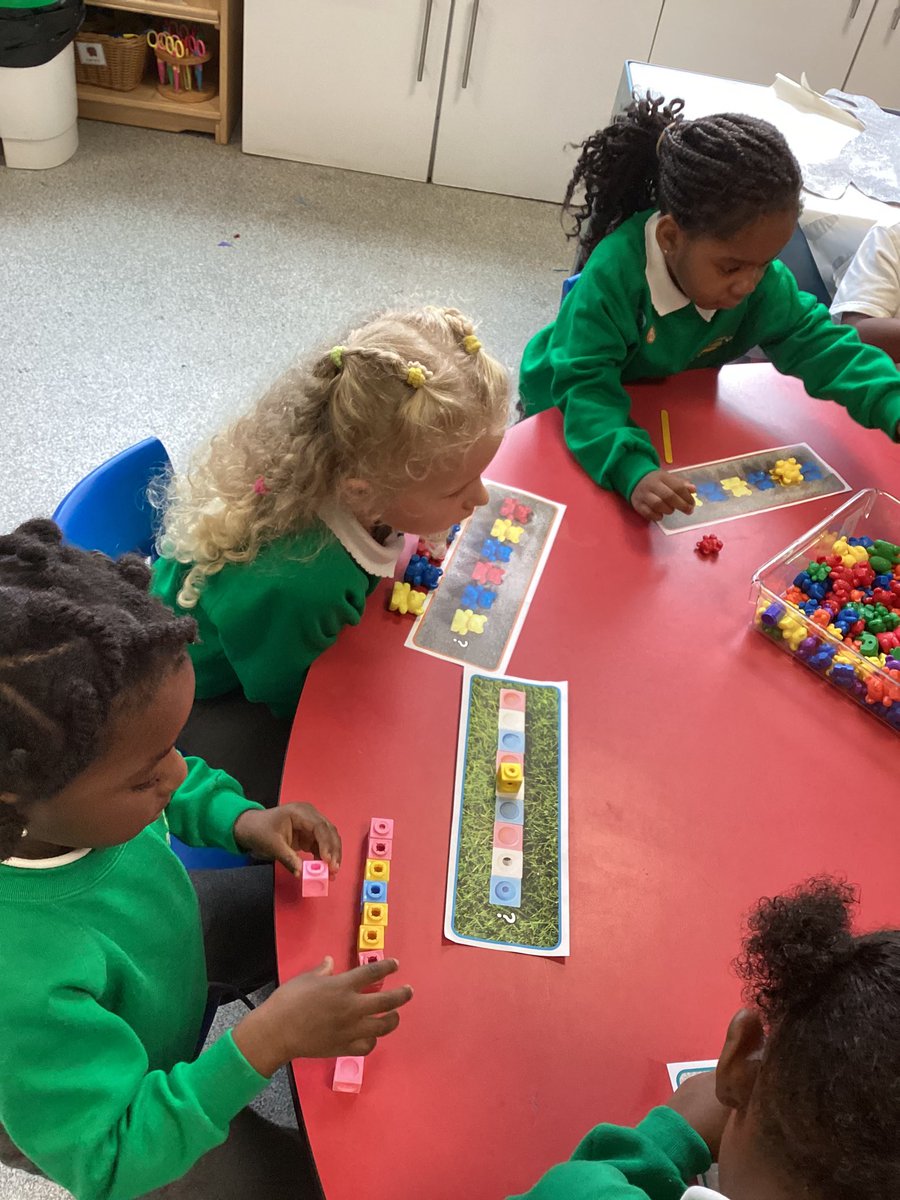 HtReception's tweet photo. Lets...make a pattern! Pegasus class have been letting their lights shine this week in our maths learning! We have been exploring different variations of patterns and have had a fantastic time making our own⚪️🟠⚪️🟠 #ldbslat #EYFS @WhiteRoseMaths https://t.co/4X8SOLEH3i