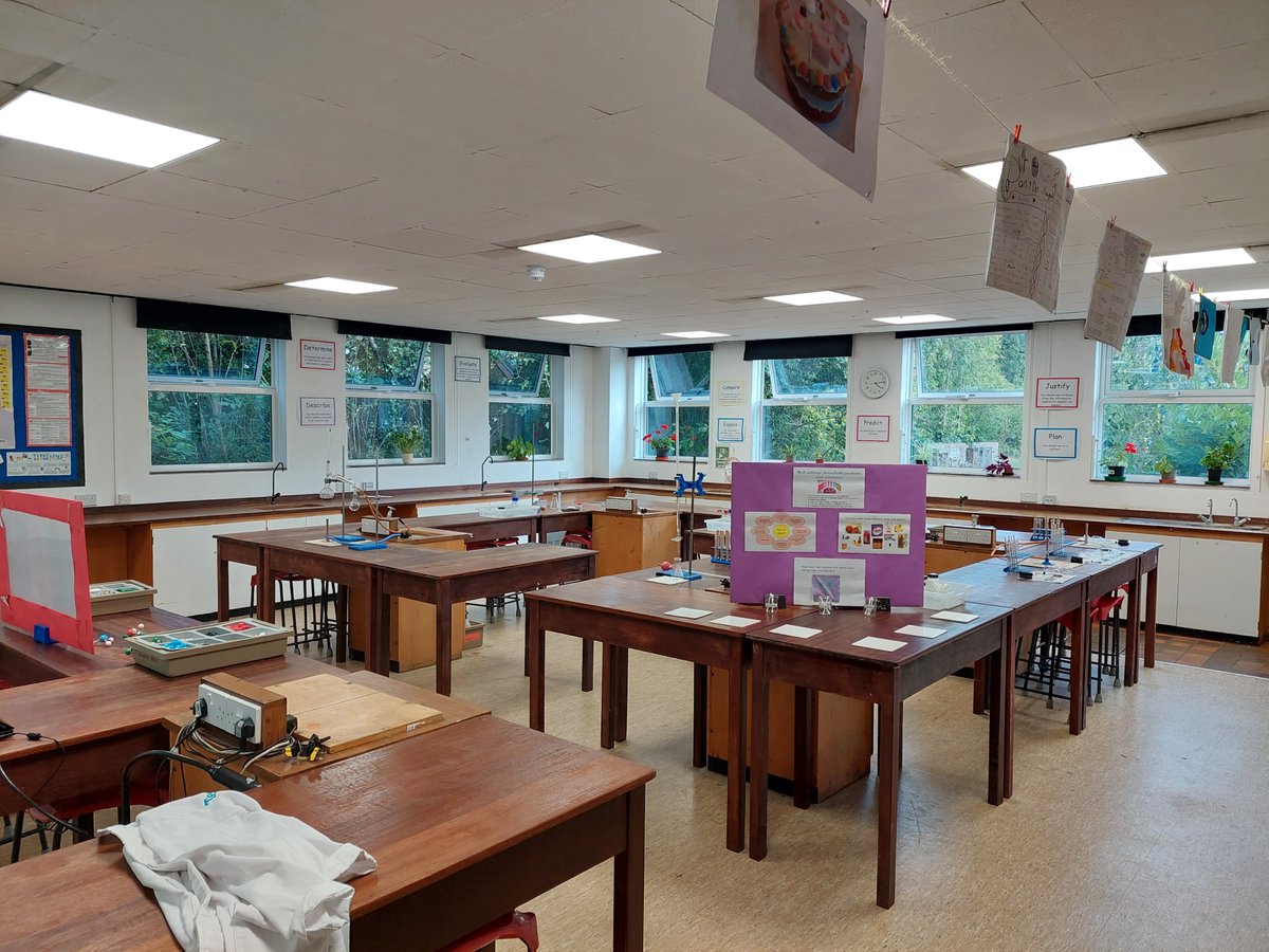 FitzharrysS's tweet photo. We are looking forward to welcoming potential students to our Science department tonight for the Fitzharrys open evening. @Fitzharrys https://t.co/W3M4GVuMT7