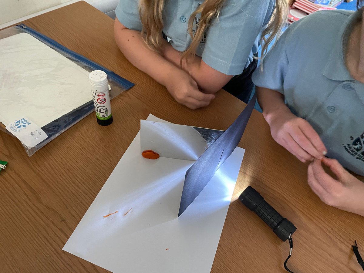 HambrookSchool's tweet photo. #hambrook6 scientists have investigated reflection this afternoon by exploring angle of light rays and creating our own periscopes! 🔦 https://t.co/vAuRpyToGq