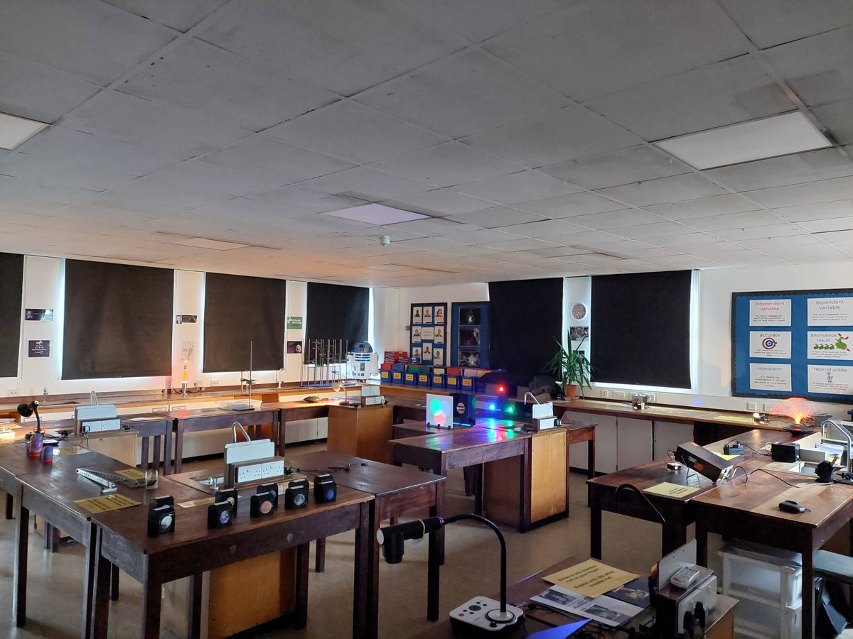FitzharrysS's tweet photo. We are looking forward to welcoming potential students to our Science department tonight for the Fitzharrys open evening. @Fitzharrys https://t.co/W3M4GVuMT7