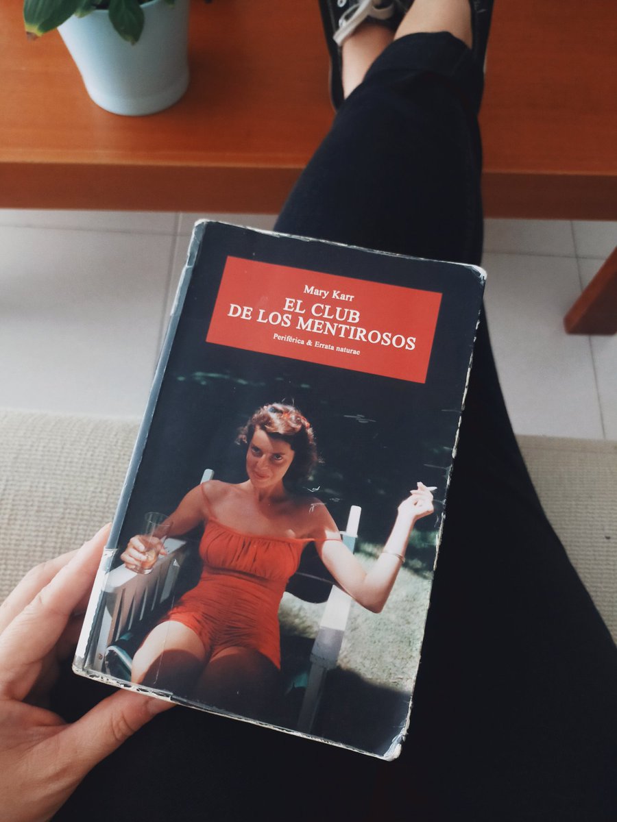 vianabanjo's tweet photo. Hace mucho que no comparto aquí cosas porque no me apetece, pero también hacía mucho que una novela no me conmovía tanto. Hay quien tiene un don para sacarte una sonrisa contándote la más absoluta de las miserias. Mary Karr es una genia ❤️. https://t.co/TaDNT2UJ7i