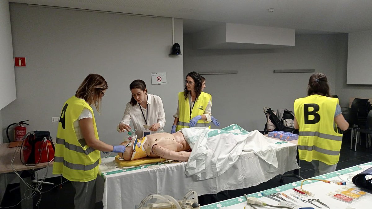 Societat Catalana de Cirurgia (@scatcir) on Twitter photo Avui hem celebrat el Trauma Team Challenge al #XIVCongresSCC amb equips brillants! Gracies per participar-hi! <a href="/EnricoMarrano/">Enrico Marrano, MD</a> <a href="/AMGC_Surg/">Ana González, MD, PhD, FEBS Em Surg</a> <a href="/andreacamposMD/">Andrea Campos</a> Avui hem celebrat el Trauma Team Challenge al #XIVCongresSCC amb equips brillants! Gracies per participar-hi! <a href="/EnricoMarrano/">Enrico Marrano, MD</a> <a href="/AMGC_Surg/">Ana González, MD, PhD, FEBS Em Surg</a> <a href="/andreacamposMD/">Andrea Campos</a>