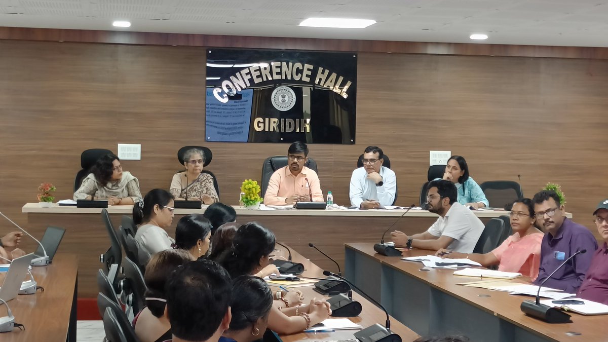उपायुक्त की अध्यक्षता में जिला स्तरीय UNICEF टीम एवं संबंधित विभागीय पदाधिकारियों के साथ बैठक आयोजित की गई। बैठक में मुख्य रूप से स्वास्थ्य,पोषण,बाल सुरक्षा,शिक्षा,पेयजल,पंचायती राज से संबंधित विषयों पर UNICEF द्वारा किए गए कार्यों की समीक्षा की गई
<a href="/JharkhandCMO/">Office of Chief Minister, Jharkhand</a> <a href="/prdjharkhand/">IPRD Jharkhand</a>