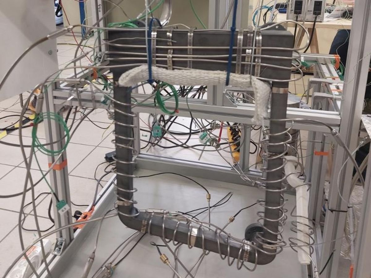 aympontier's tweet photo. Première mondiale pour le petit réacteur nucléaire de la start-up 🇫🇷 Naarea, qui est parvenue à concevoir une boucle à sels fondus opérationnelle en carbure de silicium, et qui fonctionne quotidiennement à une température de 700°C.
▶️ https://t.co/e5AjBmcJaW https://t.co/ODV2ZGt2LL