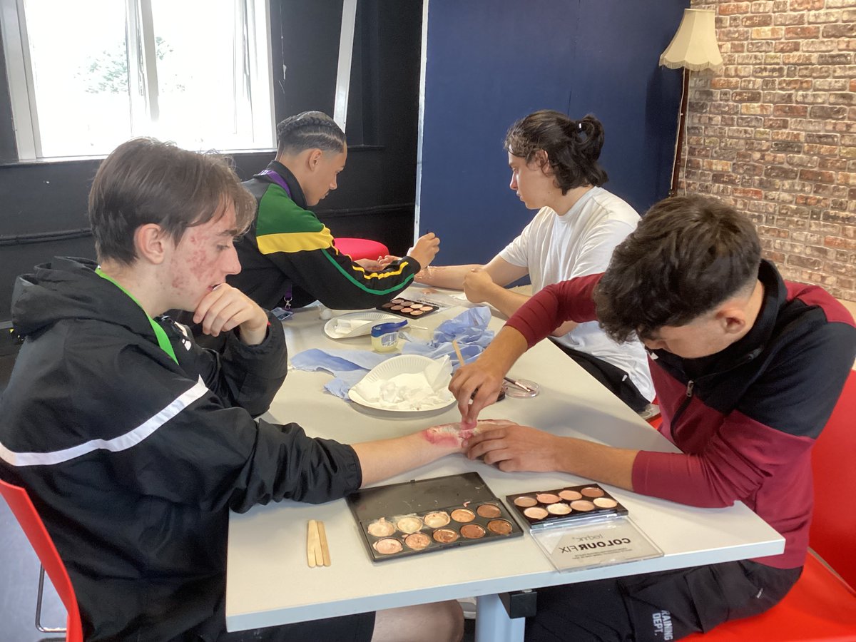 HCJournalism's tweet photo. @HarlowCollege Media students take a lesson in blood and gore as they enter the make-up studio to practice creating realistic wounds, burns, and cuts. https://t.co/N9lNmIpWoy