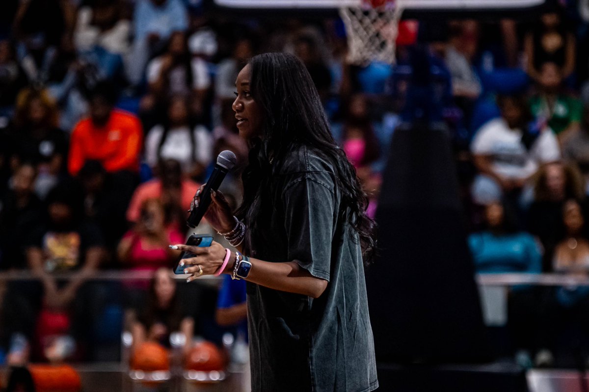 Student Madness was ⚡️ 𝗘𝗟𝗘𝗖𝗧𝗥𝗜𝗖 ⚡️

We can’t wait for to see everyone back for the party at the Fieldhouse this season 🪩

🎟️ gotigersgo.me/23WBBSeasonTix

#weHERe | #GoTigersGo