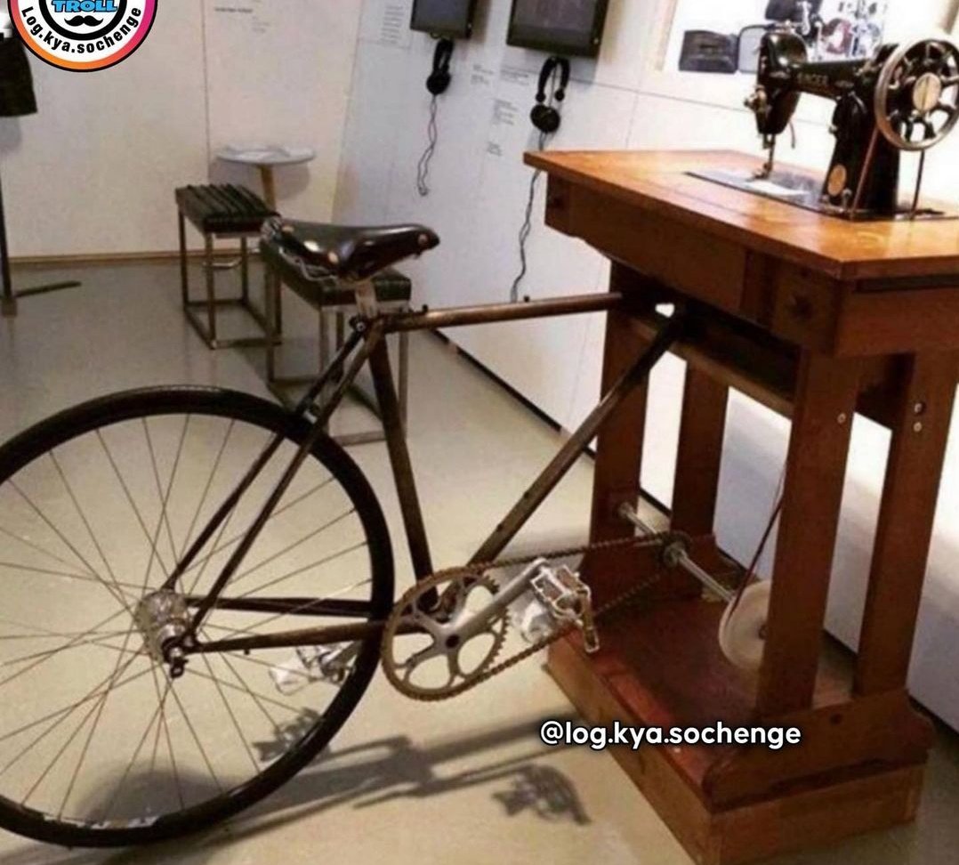 bronz_O_Genius's tweet image. Work and fitness together... 💪 
The perfect balance 😂👏 
#innovative 
#whatanidea 😍