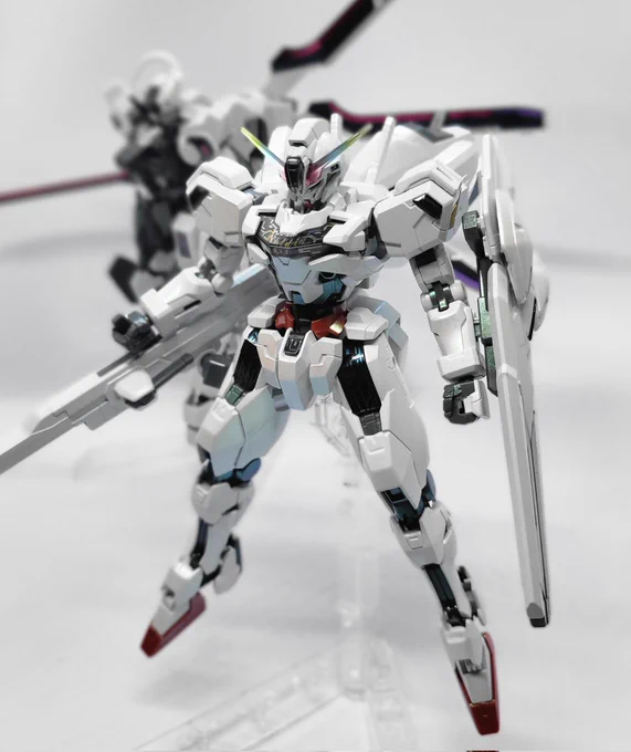 別作業してたから最近組んだガンプラ()あげるね #レグライブ