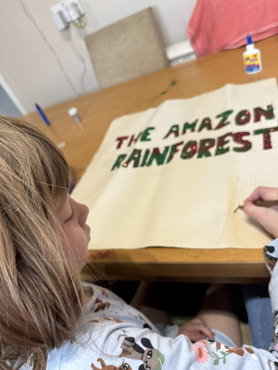 elishaharman's tweet photo. Sensory room and busy working on a masterpiece to show everyone, Millie says can you guess what it’s going to be? @grimoldbyschool  @grimoldby_y4 https://t.co/3JaVr5FCyd
