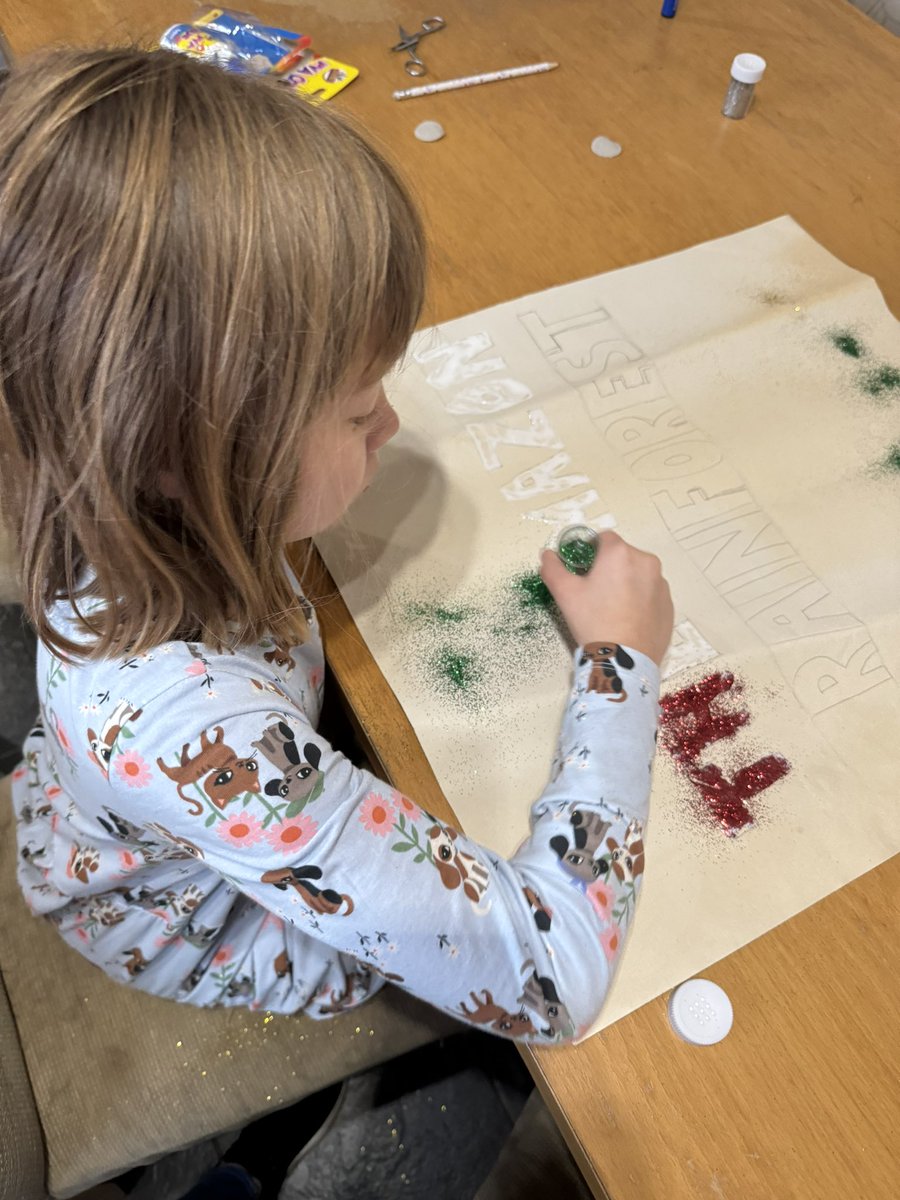 elishaharman's tweet photo. Sensory room and busy working on a masterpiece to show everyone, Millie says can you guess what it’s going to be? @grimoldbyschool  @grimoldby_y4 https://t.co/3JaVr5FCyd