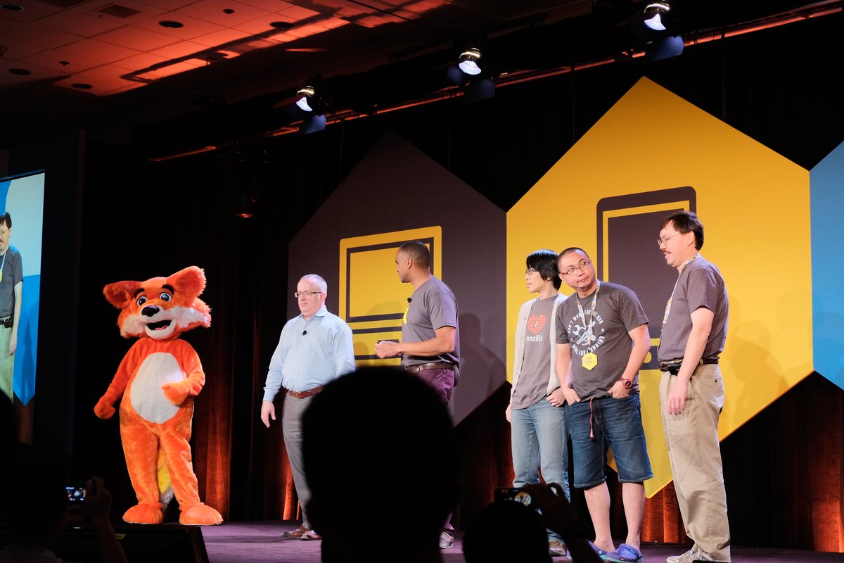 Santa Clara 2013 👍 On the stage with <a href="/BrendanEich/">BrendanEich</a> (Photo credit by Bob Moss) 👏🏼 <a href="/brianbondy/">Brian R. Bondy</a> #BeBrave