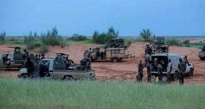 15h 28:

Les Forces Armées Maliennes  ont pu déjouer et anéantir quatre embuscade de 7h30 à l'instant l'ennemi vient de replier sur Kidal et Edjarer. 
Le ratissage en cours aux alentours de Anafif. 

Photos d'illustration.

Source : Amaghid
