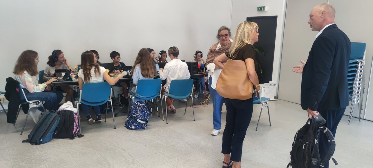 FlorensOllivier's tweet photo. @DranePaca @SGPI_avenir @education_gouv @Edu_Num @reseau_canope @Canope_13 @DSDEN13 @BanqueDesTerr Aux côtés #CAEMI @CaroleBolussetG @Clemi_AixMrs @CMI_EMI_AIX_MRS, merci aux élèves du collège Pesquier de Gardanne #RéseauSainteVictoire @AcAixMarseille équipé grâce à l'appel à projet #1webradio1parrain @education_gouv @departement13
💡En savoir plus ➡️ https://t.co/OLKOVjhgTI https://t.co/f8BqSzRlKf