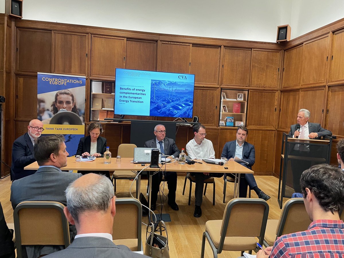 ENTSOG's tweet photo. Discussion @Confront_Europe yesterday on how to achieve a fair, sustainable and efficient #energytransition.
Piotr Kuś @ENTSOG talked about #synergies of #gasgrids with the #electricitysystem, issues of #SecurityOfSupply and how to tackle #intermittency of #renewables. https://t.co/HEkIECXyWw