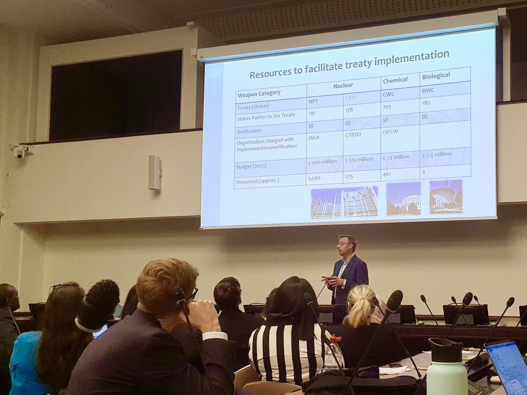 Meanwhile, in Geneva earlier today, our team had the chance to meet the #ELBI fellows <a href="/JHSPH_CHS/">1717</a> and discuss #1972BWC ☣️