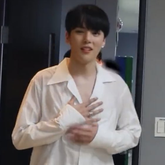 minhyuklocked's tweet image. MINHYUK I- 👀