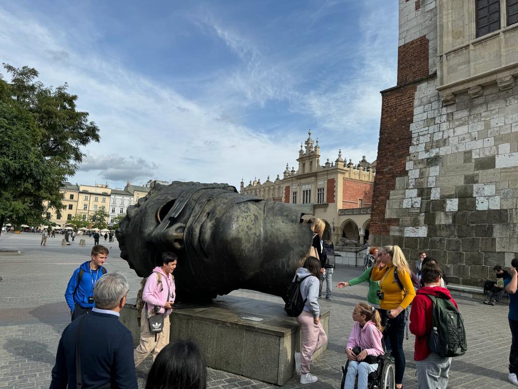 BCCSExtra's tweet photo. #WawelCastle #StMarysBasilica and #DragonBones on our tour today! https://t.co/iKRJlV8ax8