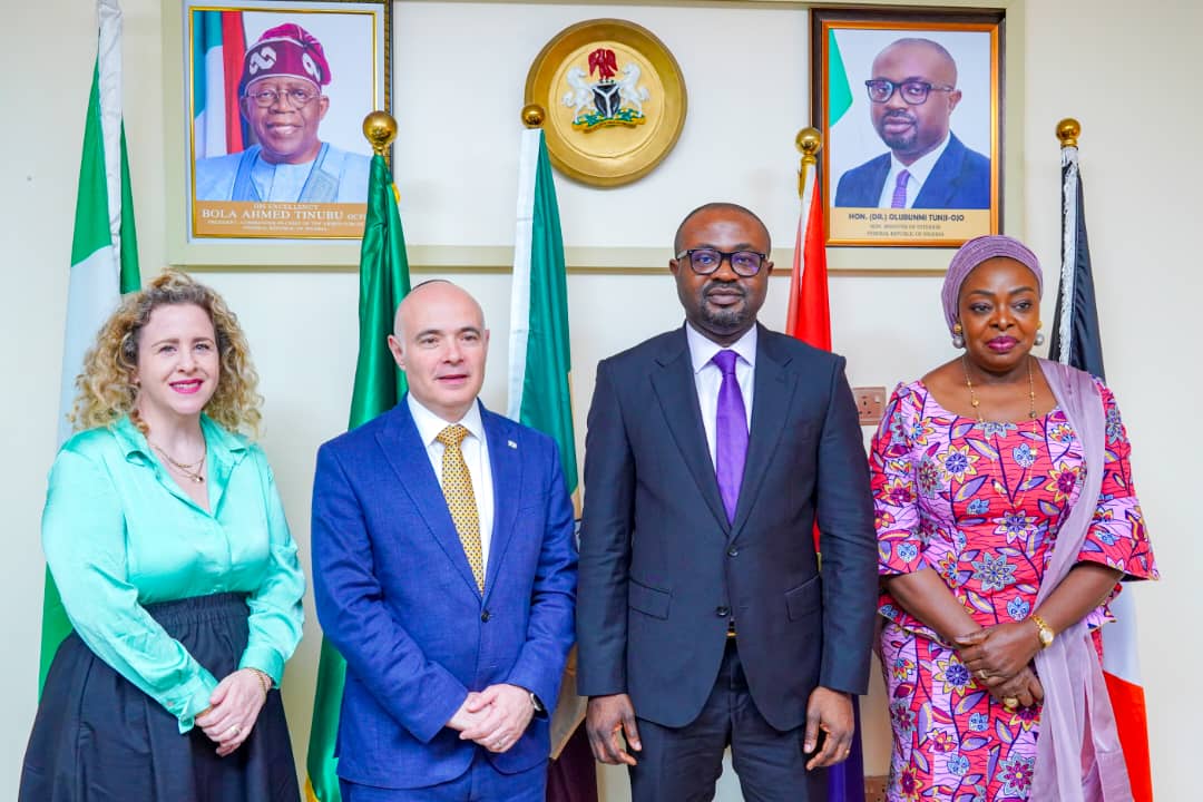 SekpeDaughter7's tweet photo. The Minister of Interior, Hon (Dr.) Olubunmi Tunji-Ojo received the Ambassador of Israel to Nigeria, His Excellency, Michael Freeman.
#PressBriefingWithBTO
#SpotLightOnInteriorMinistry https://t.co/C1Omxk6ZuG