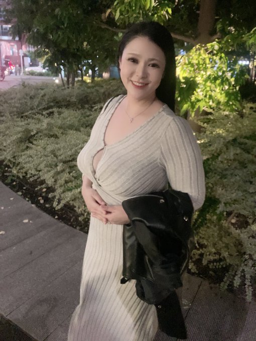 あっという間に10月なってた💦 秋らしくなってきたね🍁  今日は久しぶりに撮影でイイコトしてきました🤭💕  関係者の方々ありがとうございました❤️  めちゃくちゃ優しいスタッフさんで撮影すごく楽しかったよ😆 やっぱり私は周りに恵まれてるなぁ🥰  発売はなんと来年だとか😳 また発売日告知するね🎶