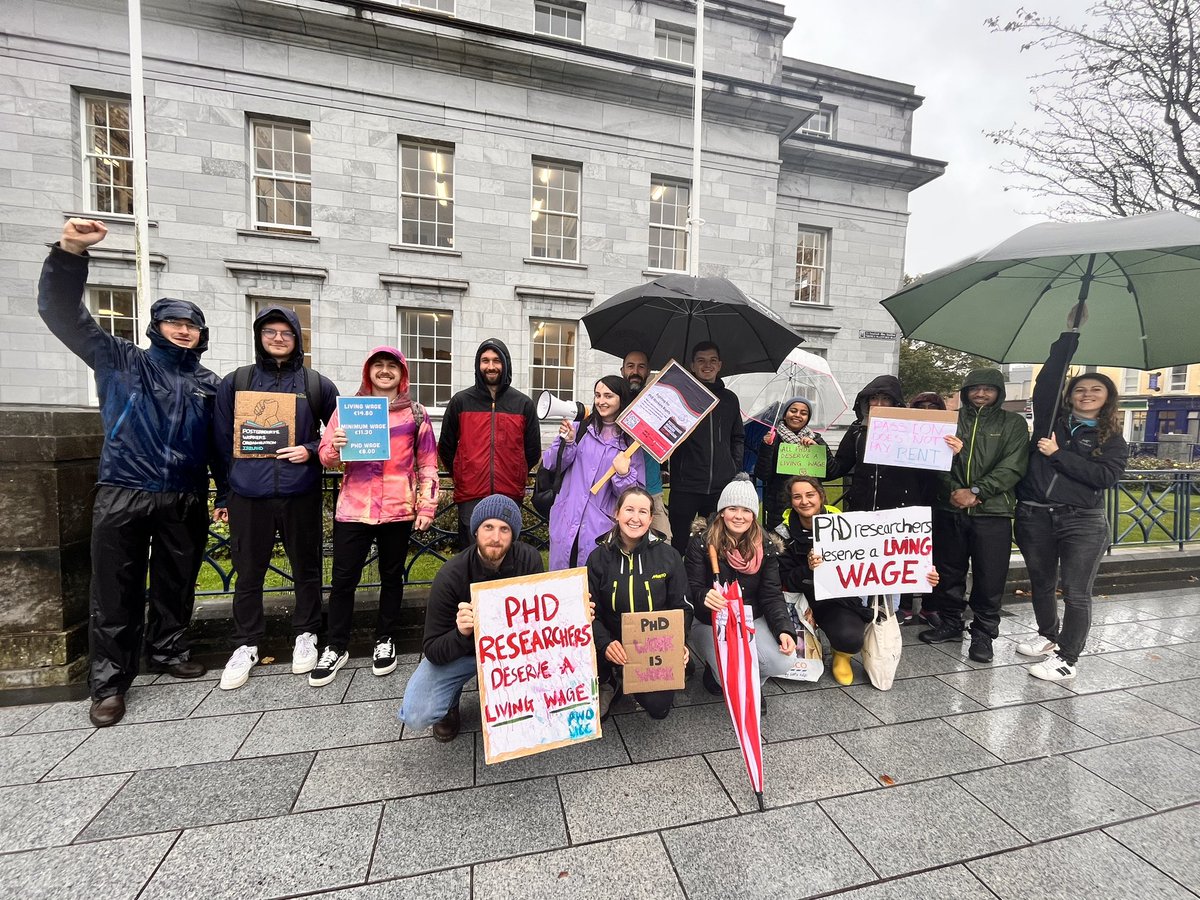 PWO UCC (@pwo_ucc) on Twitter photo PhD researchers and even post-docs showing up in solidarity in front of Cork City Hall today to protest for better PhD pay and conditions 🙌🏼 #PGRsDeserveBetter #ResearchIsWork <a href="/PWO_Ireland/">PWO Ireland</a> PhD researchers and even post-docs showing up in solidarity in front of Cork City Hall today to protest for better PhD pay and conditions 🙌🏼 #PGRsDeserveBetter #ResearchIsWork <a href="/PWO_Ireland/">PWO Ireland</a>