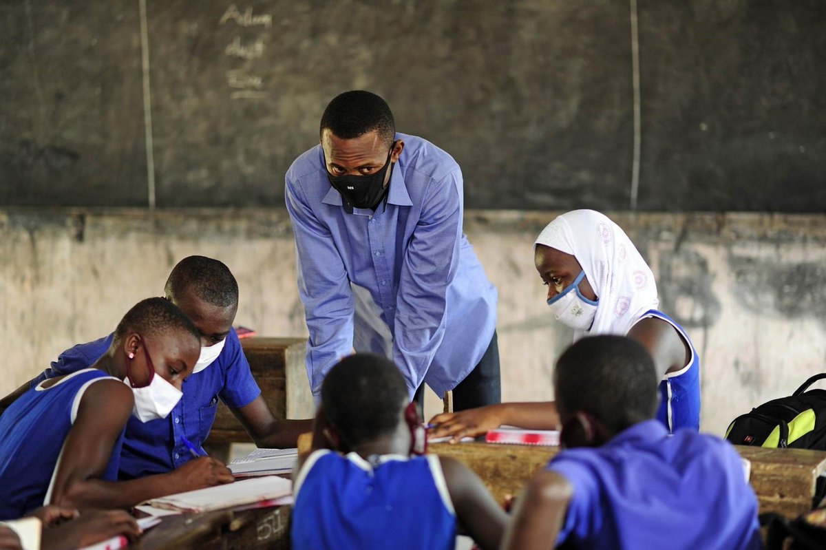 🎉 Happy #WorldTeachersDay 🎉 
On this special day, we want to simply say THANK YOU for your incredible dedication and passion. You light up the world with knowledge! 
🌟Your hard work and commitment makes a difference every day. 💪