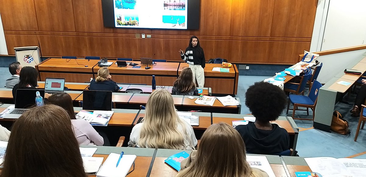 consejeriauk's tweet image. Las escuelas presentan al alumnado su oferta formativa y las posibilidades que ofrecen para seguir una experiencia en inmersión en Andalucía #blsidiomas @Learn_Abroad @maravillas24hs @EnforexIdiomas @carlosvschool #institutosanfernando @Escuelalaplaya @MaestroMio_ #saint_gabriel