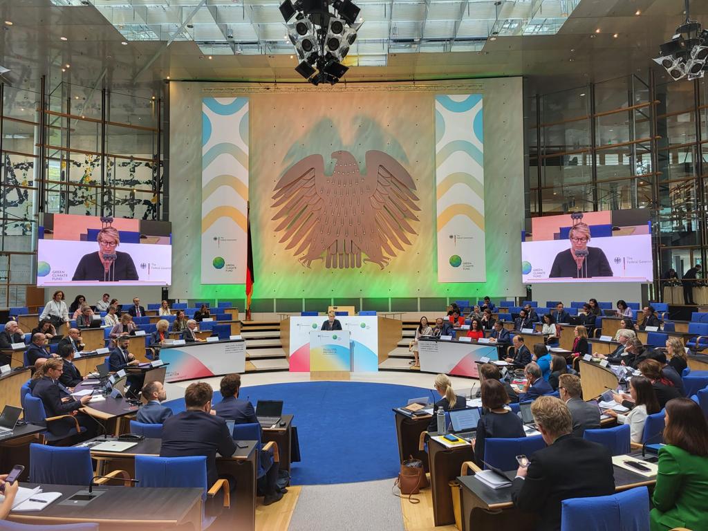Vandaag in #Bonn voor de Green Climate Fund-conferentie. 

België verhoogt zijn bijdrage aan het <a href="/theGCF/">Green Climate Fund</a>, het grootste en belangrijkste klimaatfonds van de <a href="/UN/">United Nations</a>, met 50% tot 150 miljoen euro, meteen de grootste Belgische bijdrage ooit.

#klimaat #klimaatverandering