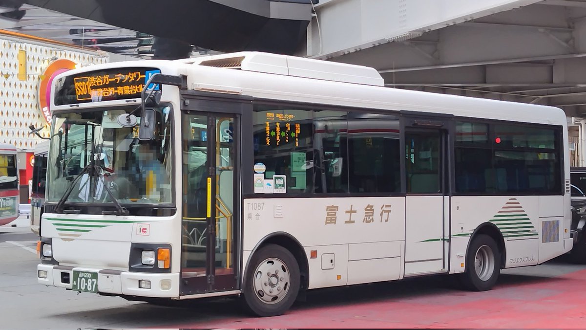 sakae_blossom's tweet photo. 渋谷シャトル①
車両:T1087
撮影地:渋谷駅西口
#フジエクスプレス #東京営業所 #渋谷シャトル #SS01 https://t.co/iD5SbDuhx7