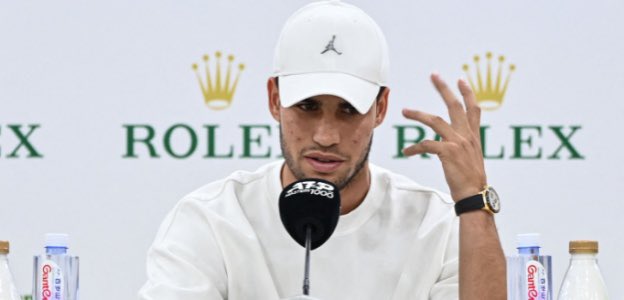 Alcaraz cuenta en el Media Day de Shanghái cuál ha sido la mayor lección que ha aprendido en este tiempo como tenista.

🗣️ “No puedo contentar a todo el mundo, tengo que centrarme en mí mismo y no esperar hacer felices a los demás. Es imposible. Debo ser yo mismo en todo momento”