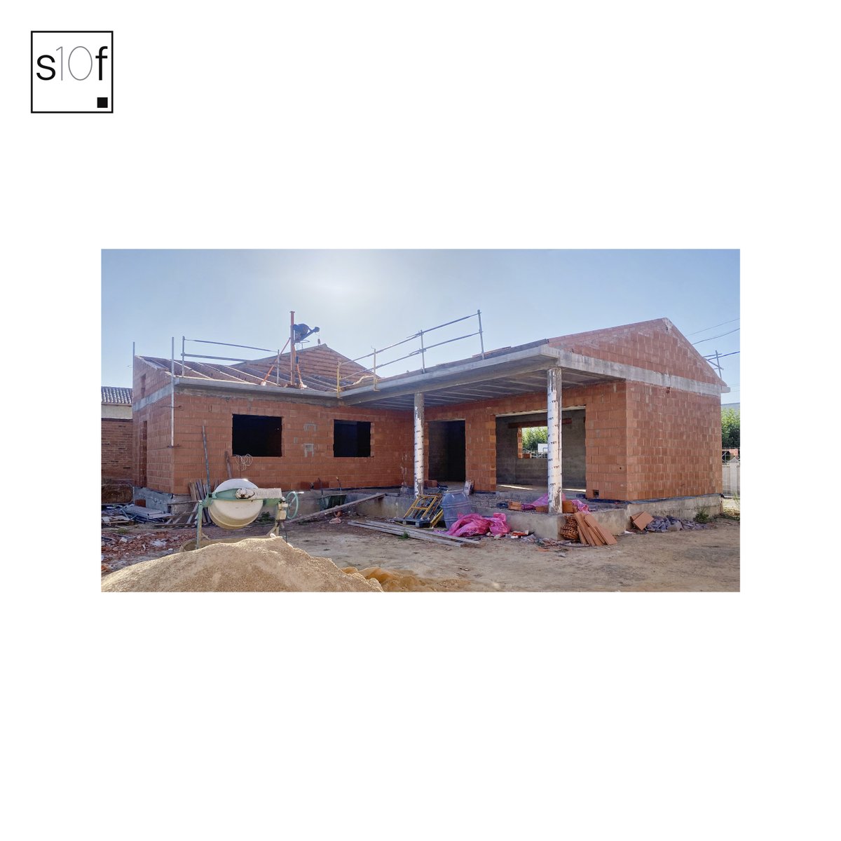 stud10f's tweet photo. VIVIENDA - PJ
(#ToralDeLosGuzmanes, León)
✏️📐👷🏻‍♂️

En la 'Vivienda PJ' empieza a ponerse seria la cAsa. https://t.co/gmVxATDlo0