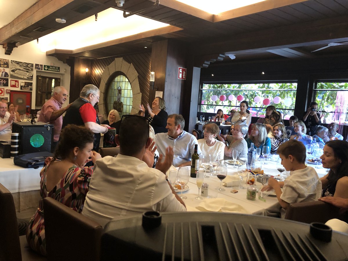 xemasole's tweet photo. Fin de fiesta COMUNIÓN en el restaurante ASADOR DONOSTIARRA de Madrid
• XEMA SOLÉ SOLA Comunicador / Artista – Magic / Humorista
• CONTRATACIÓ DIRECTA: 629 790 385 – xema@solesola.com
• https://t.co/XBvknwRQet - https://t.co/7nA3XjY33d https://t.co/rJin2BxWzL