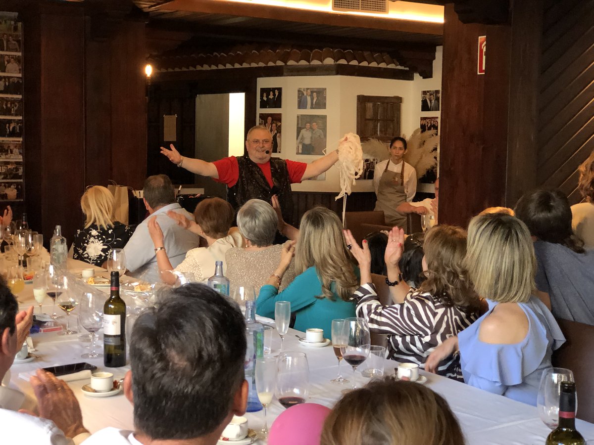 xemasole's tweet photo. Fin de fiesta COMUNIÓN en el restaurante ASADOR DONOSTIARRA de Madrid
• XEMA SOLÉ SOLA Comunicador / Artista – Magic / Humorista
• CONTRATACIÓ DIRECTA: 629 790 385 – xema@solesola.com
• https://t.co/XBvknwRQet - https://t.co/7nA3XjY33d https://t.co/rJin2BxWzL