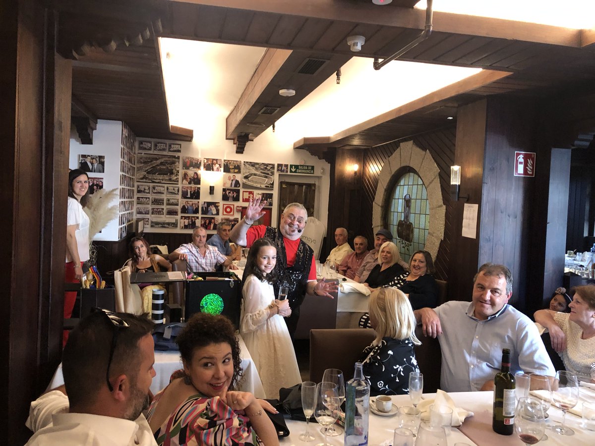 xemasole's tweet photo. Fin de fiesta COMUNIÓN en el restaurante ASADOR DONOSTIARRA de Madrid
• XEMA SOLÉ SOLA Comunicador / Artista – Magic / Humorista
• CONTRATACIÓ DIRECTA: 629 790 385 – xema@solesola.com
• https://t.co/XBvknwRQet - https://t.co/7nA3XjY33d https://t.co/rJin2BxWzL